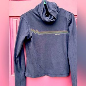 Blue funnel neck long sleeve tee with mountain detail size small